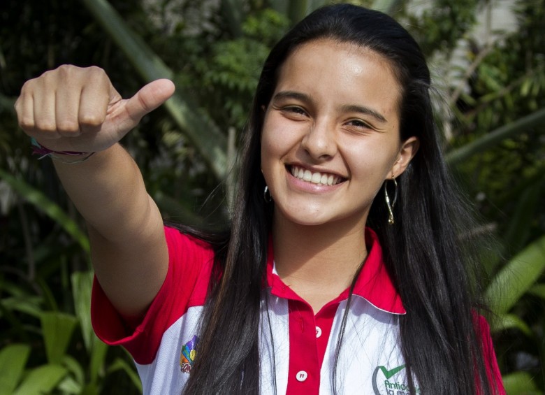 Zara Gallego Pineda, ganadora de Olimpiadas del Conocimiento del Grado Once 2015. FOTO EMANUEL ZERBOS