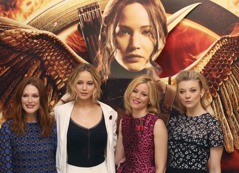 Las actrices Julianne Moore, Jennifer Lawrence, Elizabeth Banks y Natalie Dormer participan en la promoción de Sinsajo I. FOTO Reuters