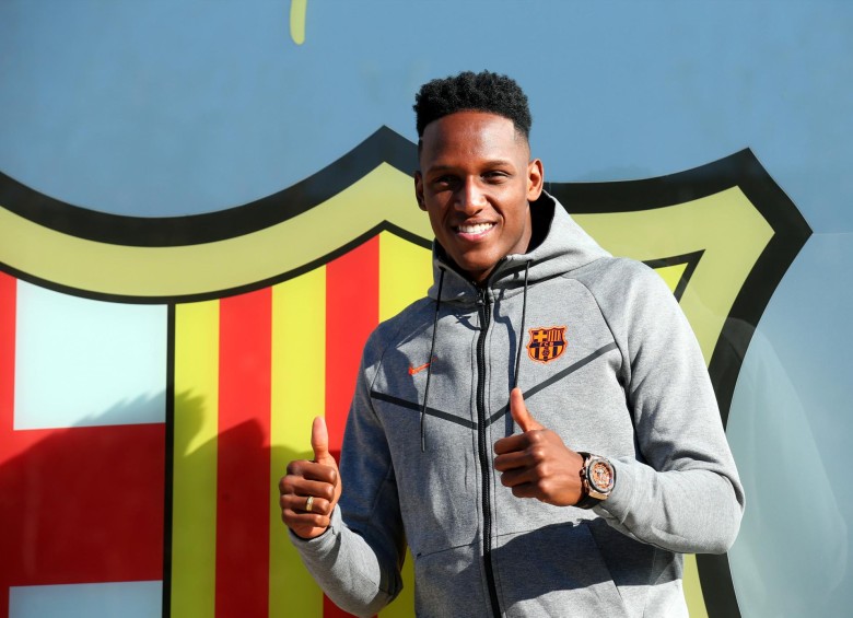 Yerry Mina a su llegada a Barcelona. FOTO REUTERS