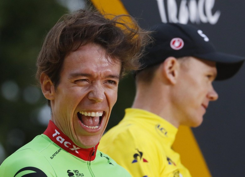 El ciclista colombiano Rigoberto Urán y el tres veces campeón del Tour de Francia, Chris Froome. FOTO EFE