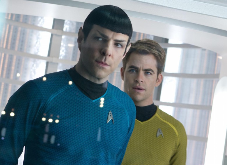 Fotograma en donde aparecen los actores Zachary Quinto en el papel de Spock y Chris Pine en el papel de Kirk, durante una escena de la nueva secuela de la popular saga Star Trek. FOTO EFE