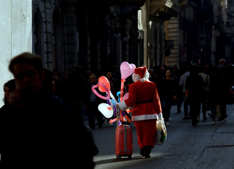 El lugar preciso es objeto de mucha discusión, ya que los negocios en Finlandia, Suecia y Noruega compiten por el botín que significa ser el pueblo de origen de Santa Claus como se llama en estos países. FOTO AFP