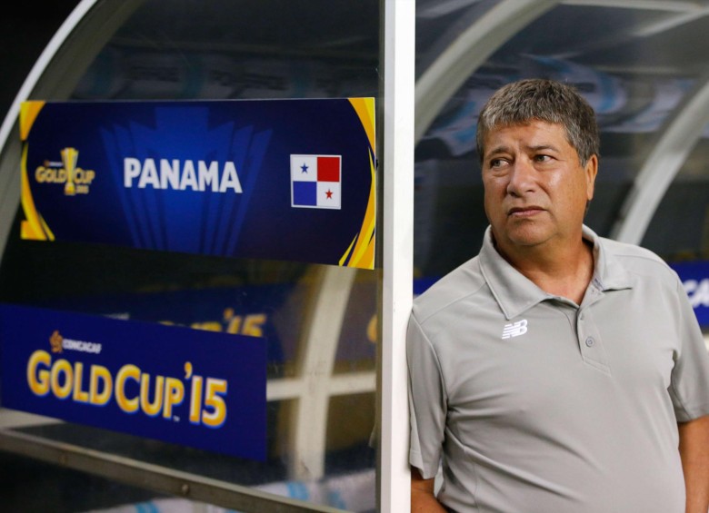 La decepción del técnico antioqueño, Hernán Darío Gómez, tras el grave error arbitral que le impidió a Panamá llegar a la final de la Copa de Oro. FOTO AFP