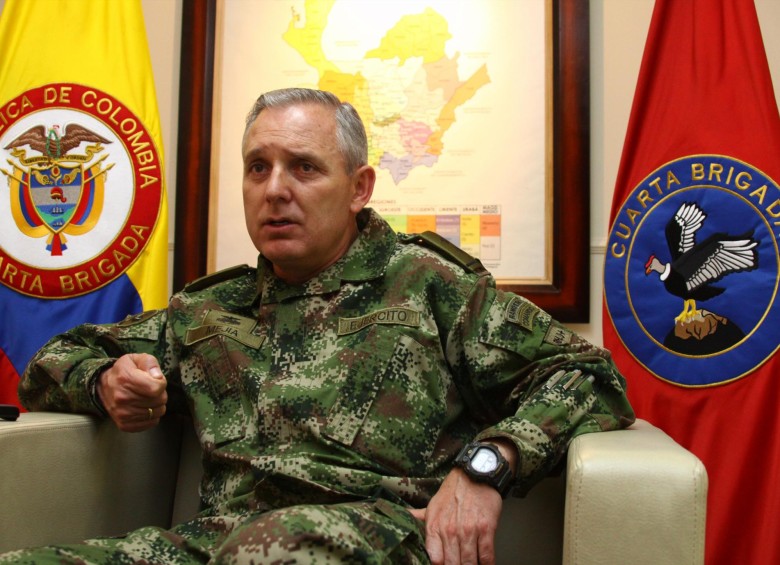El general Alberto Mejía, comandante del Ejército Nacional, afirma que la cúpula del Eln está fuera del país. FOTO Edwin Bustamante