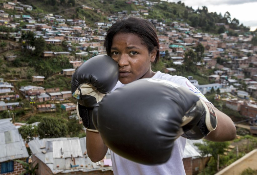 Laura Saavedra es la única mujer que practica el boxeo. Otras jóvenes se encuentran en el proceso de aprendizaje y acondicionamiento físico. FOTO: JUAN ANTONIO SÁNCHEZ O.