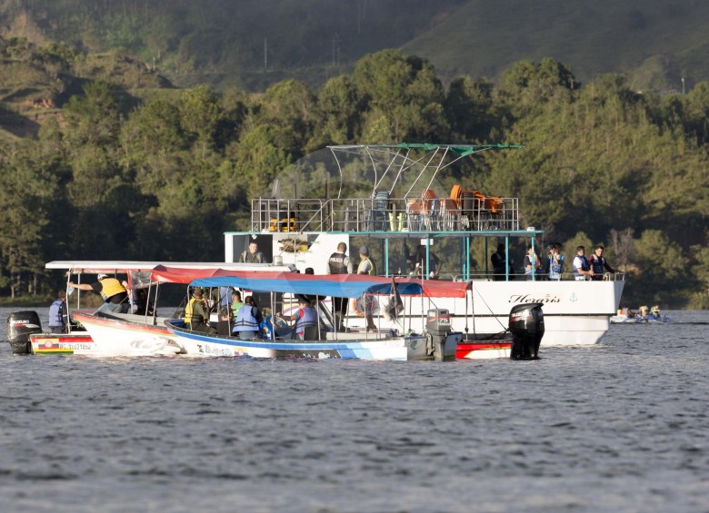 La norma exige que embarcaciones que presten servicio de turismo y recreación deben estar dotadas de equipos de salvamento.