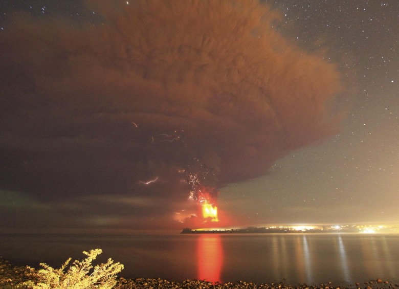 El volcán Calbuco no entraba en erupción desde 1972, geólogos lo califican como peligroso debido a su potencial destructivo. FOTO REUTERS