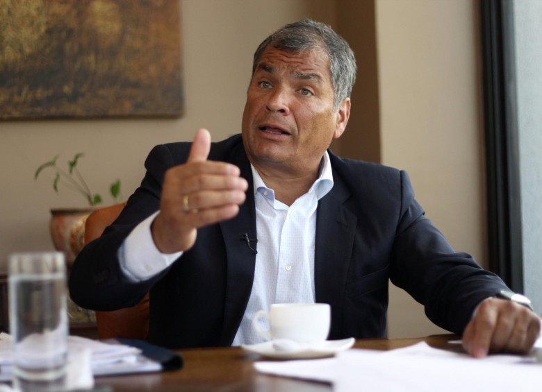 El expresidente ecuatoriano es señalado por un político opositor de estar detrás de su intento de secuestro en 2012. FOTO REUTERS