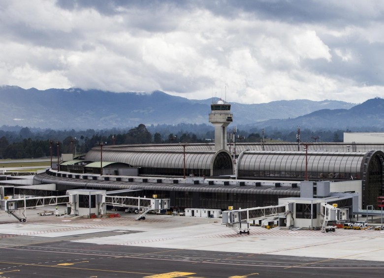 Así se ve el nuevo muelle internacional desde afuera, tiene para estacionar 23 aviones. FOTO JAIME PÉREZ