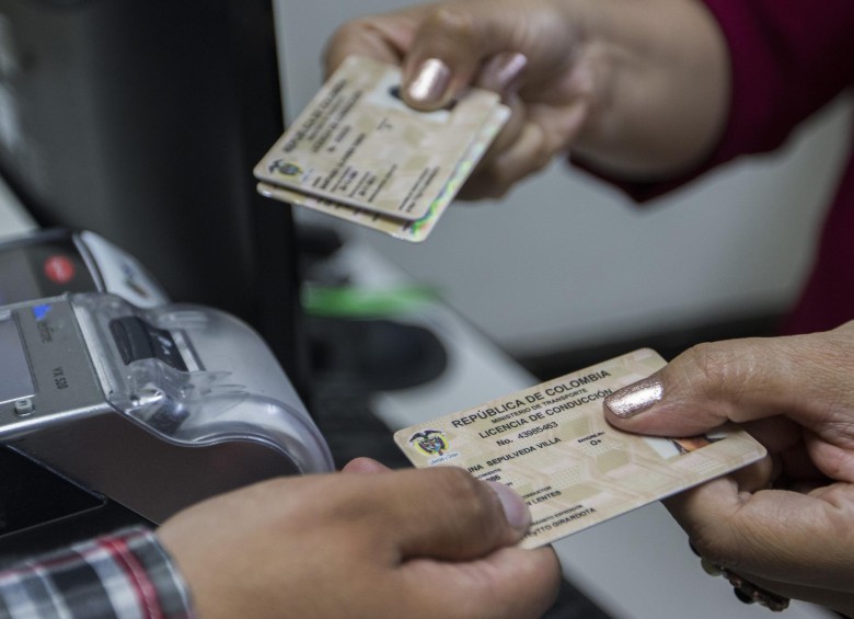 Desde el pasado lunes sacar el pase ya es más caro. Foto: Robinson Sáenz Vargas