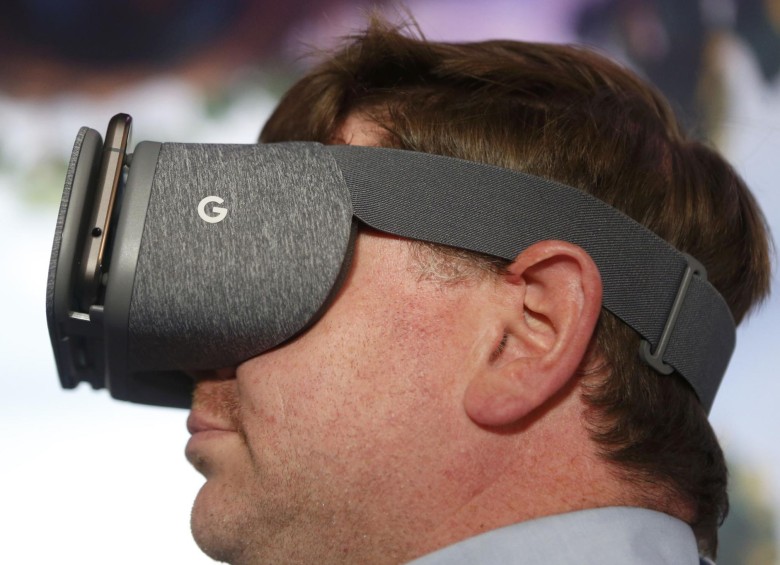Las gafas de realidad virtual Daydream también fueron presentadas hoy. FOTO Reuters