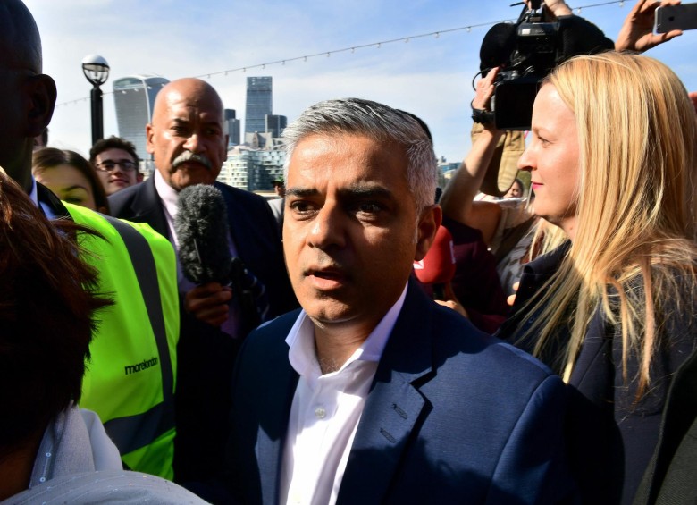 El laborista Sadiq Khan se perfila como el nuevo alcalde de Londres. FOTO afp