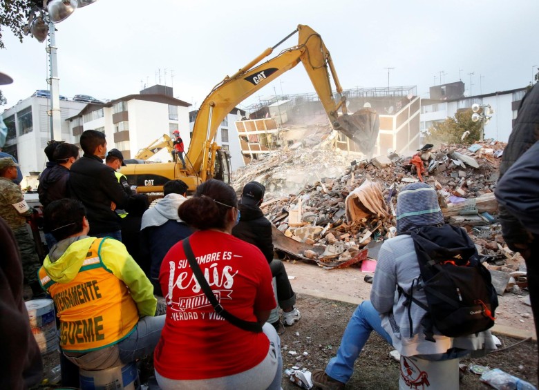 Los expertos colombianos ayudarán en las labores de búsqueda de los damnificados por el terremoto de México. FOTO REUTERS