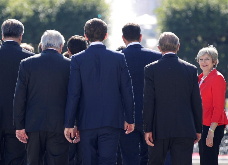 Los representantes de los 27 países que componen la Unión Europea escucharon brevemente a la primera ministra británica, Theresa May, durante su cumbre en Salzburg, Suiza. FOTO reuters