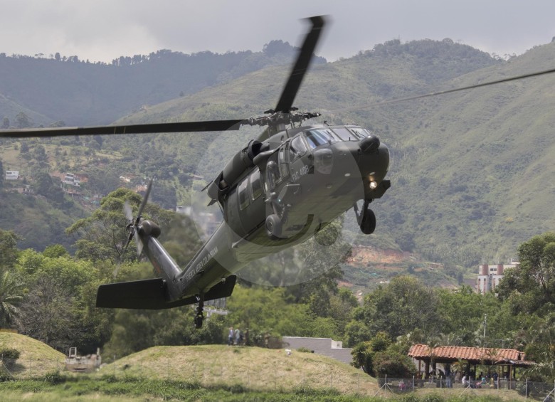 La Fuerza Aérea Colombiana prestó la ayuda con la ambulancia aérea para tratar de salvar la vida de los dos menores de edad. FOTO RÓBINSON SÁENZ