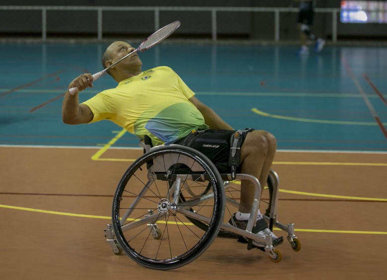 La silla de ruedas puede ser el vehículo a la superación. Suárez, de Brasil, una de las muestras de tenacidad. FOTO Juan Antonio Sánchez