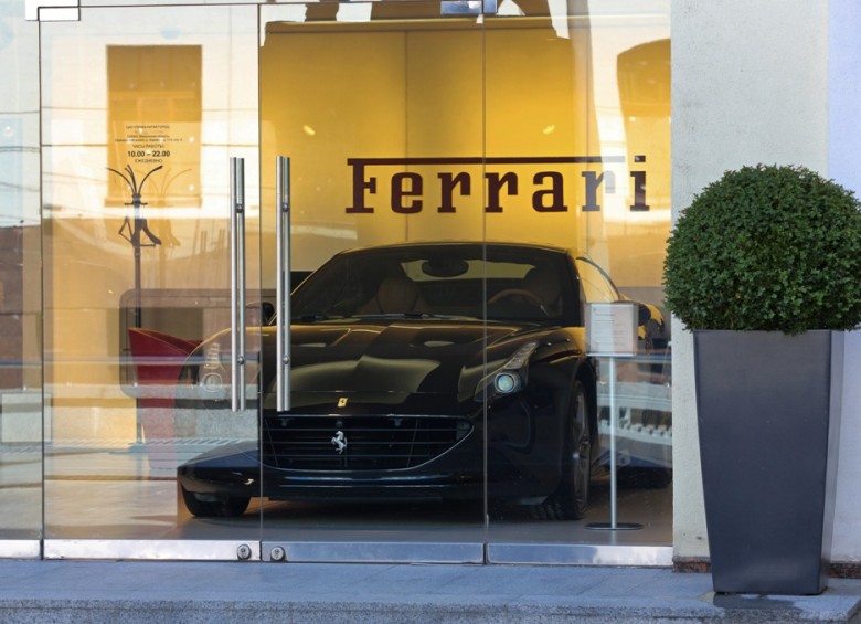 Ferrari empieza a cotizar con fuertes subidas en la Bolsa de Nueva York