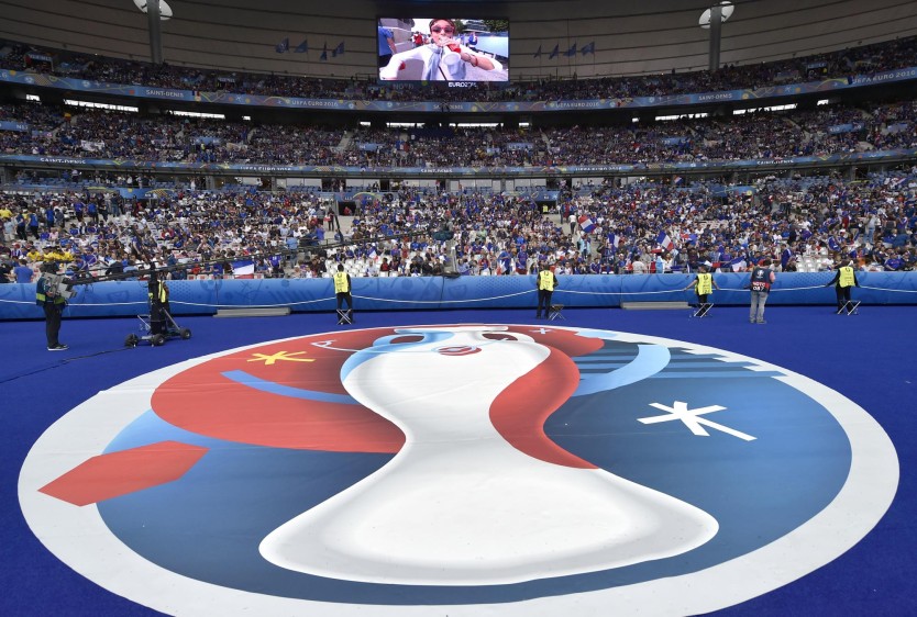 El logo de la Eurocopa 2016 presente en gran tamaño en la inauguración. FOTO AP