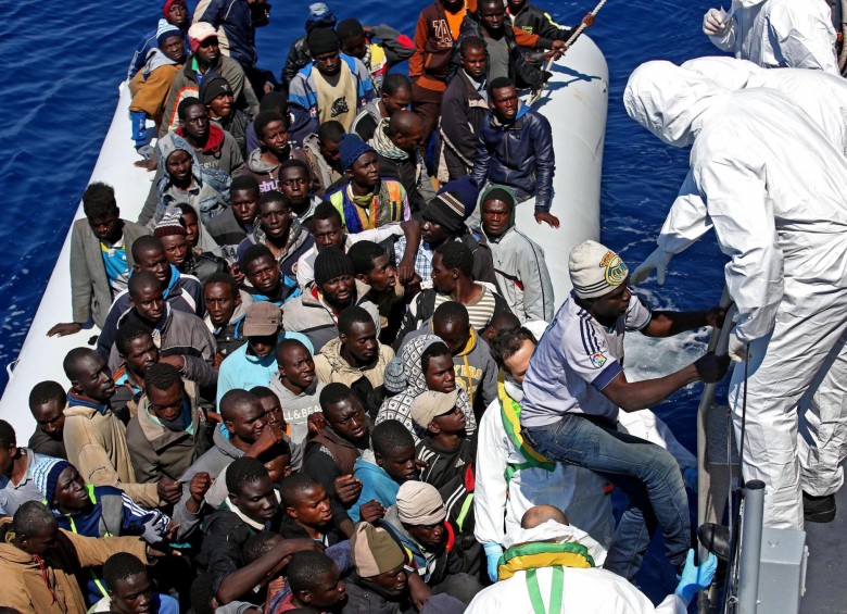 Este grupo se suma a los 1.103 inmigrantes que desembarcaron el miércoles en Italia. FOTO AP