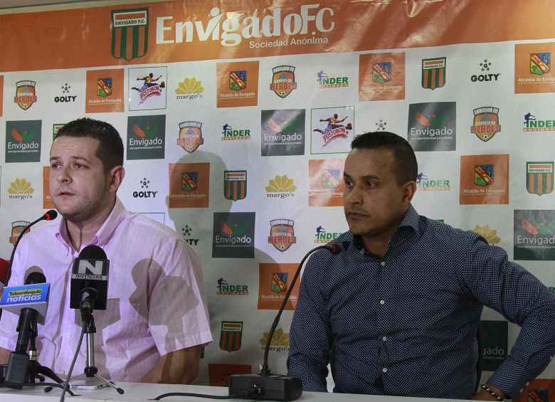 Juan Pablo Upegui (izquierda), dueño con su madre, Margarita Gallego, del equipo profesional de fútbol, resultó implicado, como “socio clave”, en una operación del gobierno de E.U. contra “la Oficina”. FOTO Róbinson Sáenz