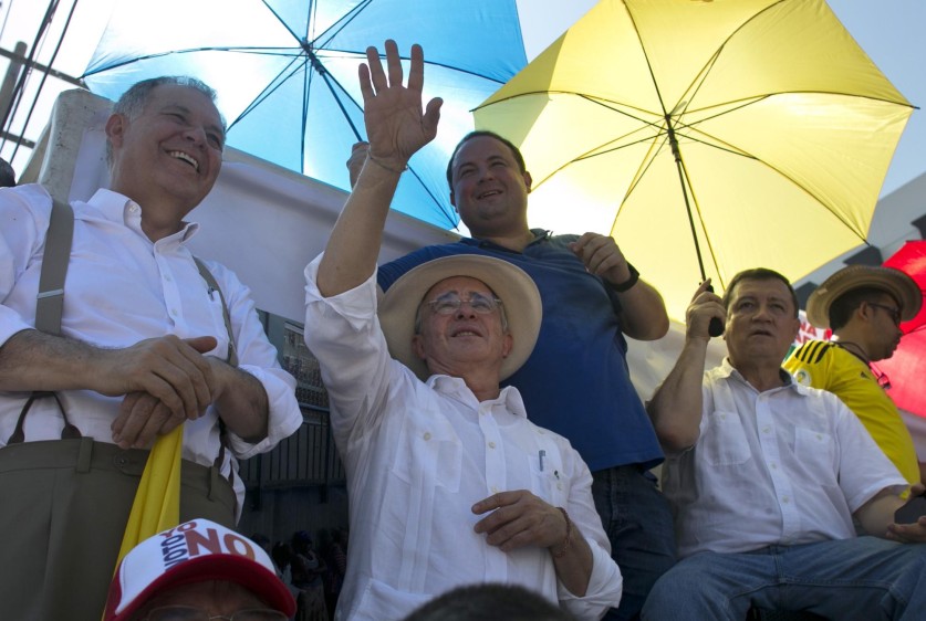 El expresidente y senador Álvaro Uribe Vélez arribó a Cartagena a acompañar una manifestación por el No a los acuerdos de paz. FOTO AP