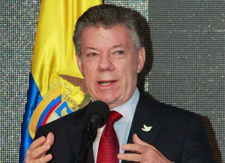 Acompañado de funcionarios y expertos internacionales el presidente de la República, Juan Manuel Santos, lideró hoy la mesa de lucha contra la pobreza. FOTO COLPRENSA