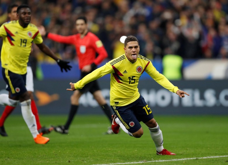 El festejo del gol de Juan Fernando Quintero, que significó un triunfo histórico para la Selección Colombia, que por primera vez venció a Francia, y lo hizo en su casa. FOTO reuters