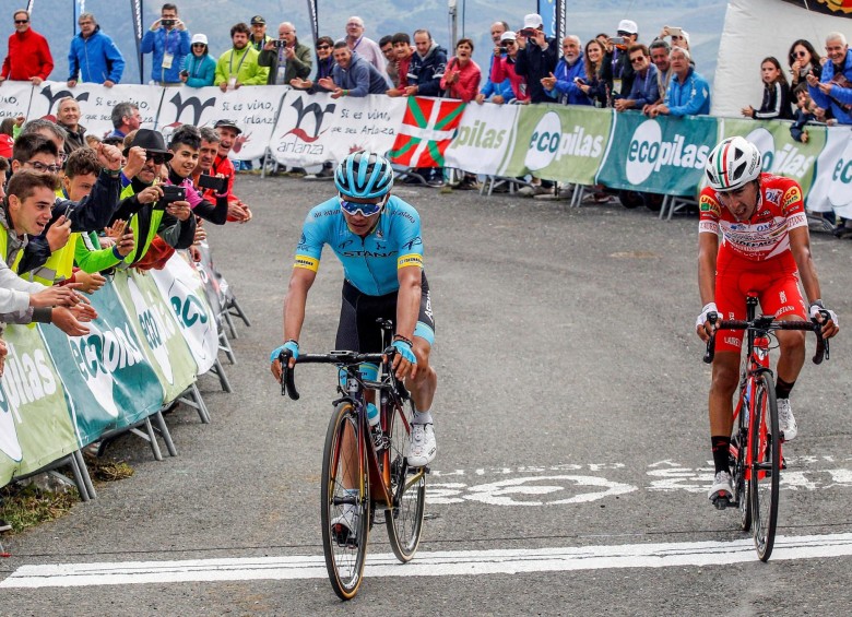 Los colombianos Miguel Ángel López e Iván Ramiro Sosa, muy cerca del título en la Vuelta a Burgos. FOTO EFE 