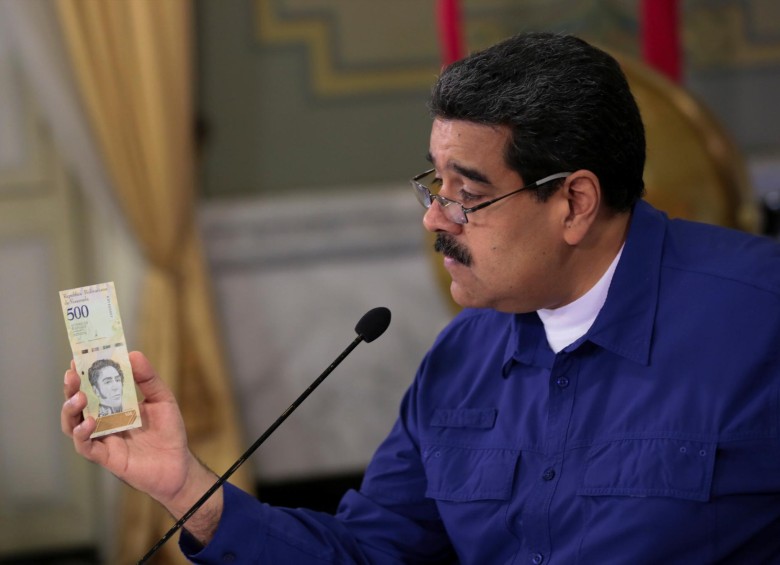 “Cinco ceros menos, para que (...) tengamos un nuevo sistema financiero y monetario de estabilidad”, aseguró Nicolás Maduro, presidente del país vecino, en rueda de prensa. FOTO reuters