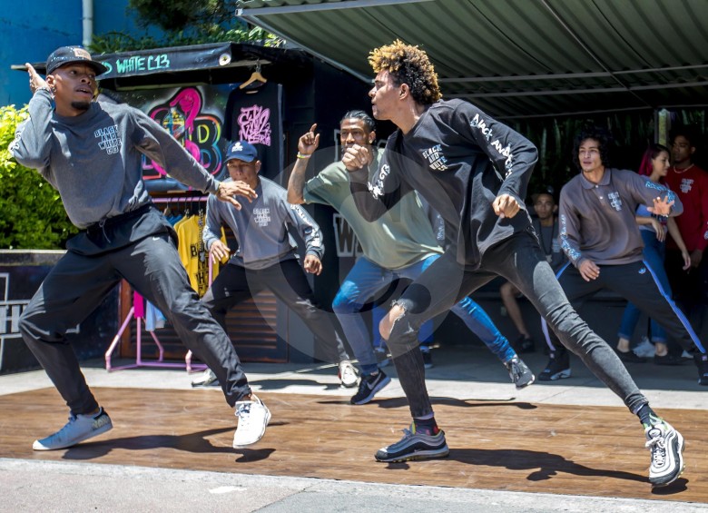 Siete años de trayectoria tiene Black and White, que con el Breakdance aporta al cambio social de la Comuna 13. FOTO Juan Antonio sÁnchez