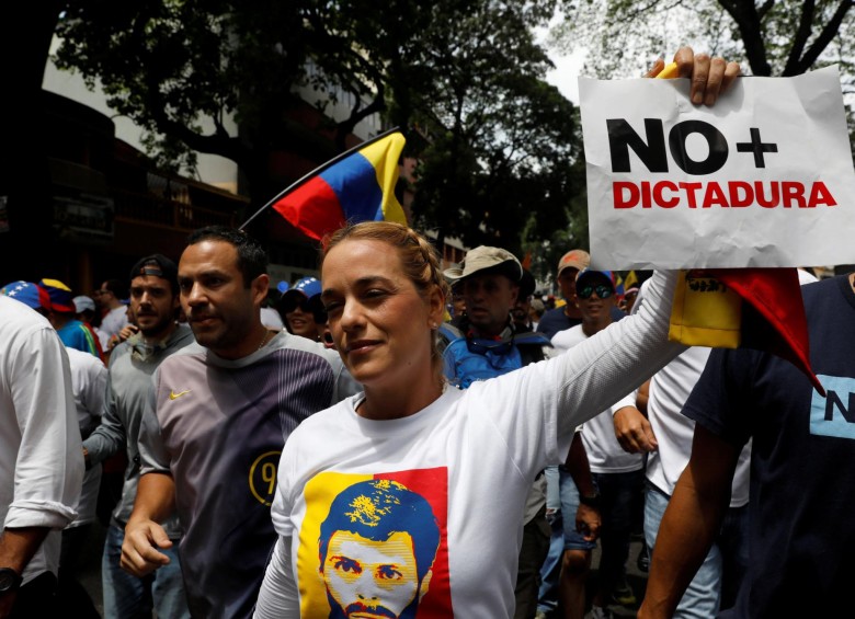 Los miles de opositores comenzaron a concentrarse en la veintena de puntos dispuestos para la actividad en las zonas del este, el oeste, y el centro de la ciudad, pese a los controles de las autoridades y las restricciones en los medios de transporte público. FOTO REUTERS