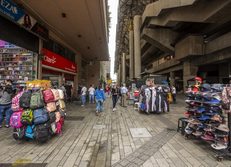 Recorrido por el centro de Medellín durante la reactivación del comercio. Foto: Andrés Camilo Suárez