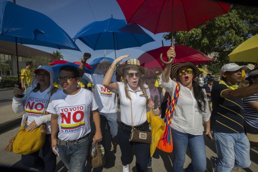 Pese a que las marchas están prohibidas este lunes por decreto, los manifestantes emprendieron una caminata desde las Botas Viejas hasta la India Catalina. FOTO DONALDO ZULUAGA 
