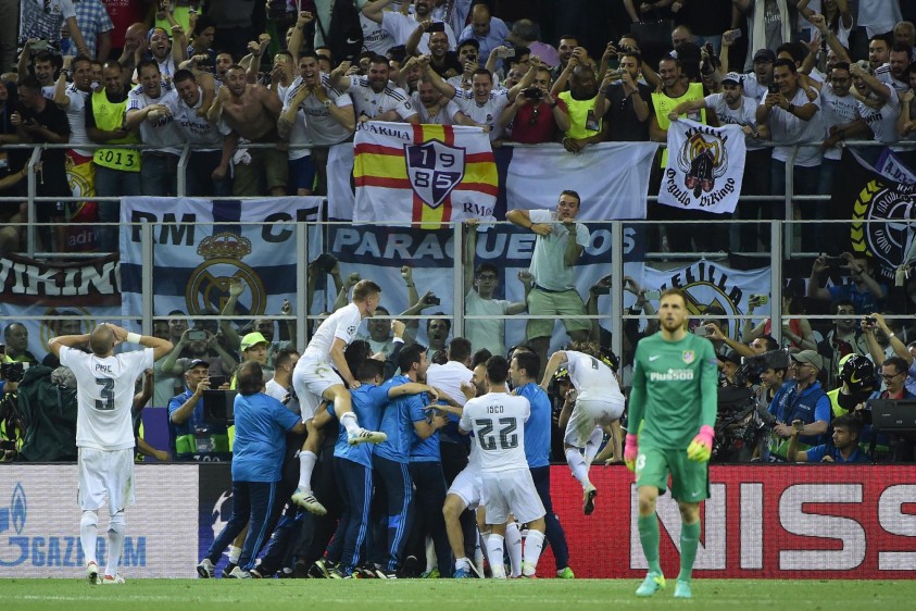 La hinchada en el estadio y en la Plaza Cibeles de Madrid celebra desde ahora. FOTO AFP