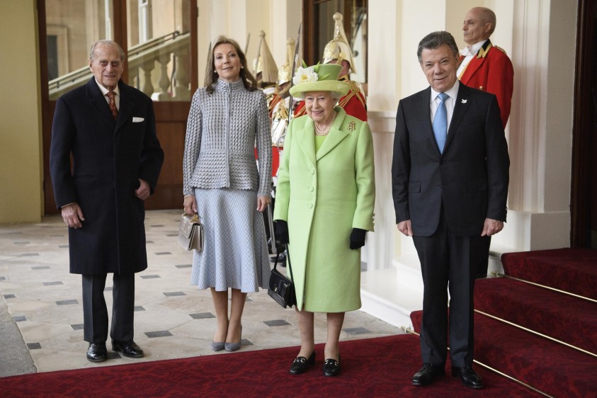 En el Pabellón Real, la Reina Isabel II les presentó al Presidente Santos a la Primera Ministra británica, Theresa May; al Secretario de Estado para Asuntos Exteriores, Boris Johnson, entre otros. Foto AP
