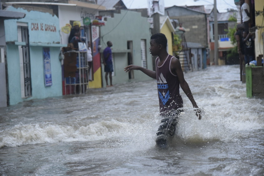 “Se espera algún fortalecimiento adicional de José durante los próximos dos días”, por lo que el sistema puede “convertirse en un huracán de categoría mayor el viernes”, subrayó el CNH. FOTO EFE