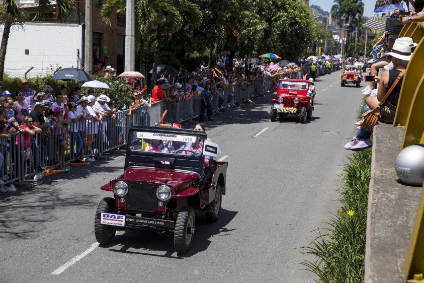 303 vehículos desfilaron durante 16 kilómetros en Medellín y Envigado. Los camperos fueron grandes protagonistas de la edición 23. FOTO ESTEBAN VANEGAS