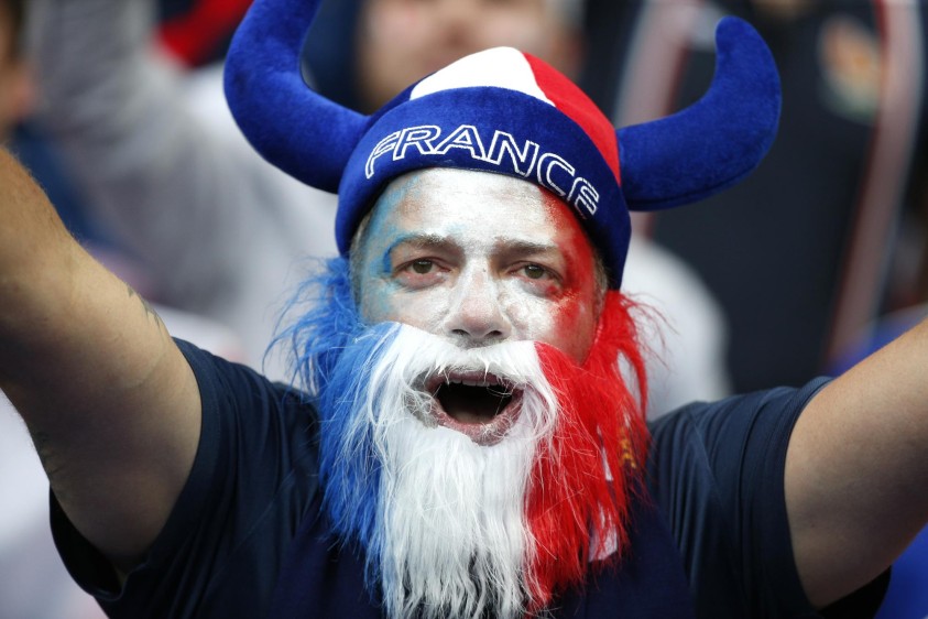Los hinchas franceses también disfrutaron de la inauguración antes del partido. FOTO AP