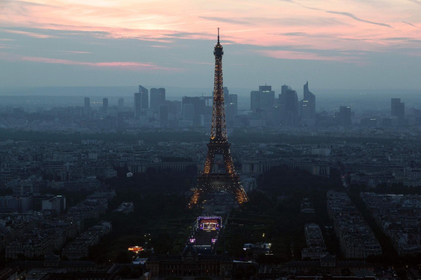 En París, se dispuso una de aficionados, conocida como ‘fan zone’, junto a la histórica Torre Eiffel. Allí se podrán vivir los encuentros del campeonato y disfrutar de otras actividades. FOTO AFP
