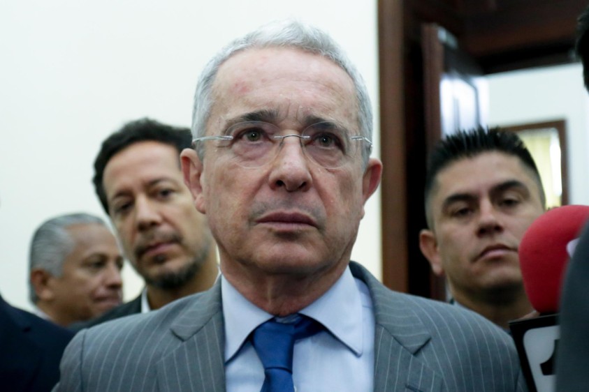 Álvaro Uribe bloqueó en Twitter a Diana Osorio, la esposa de Daniel Quintero. FOTO: Colprensa