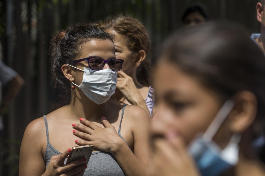 De manera controlada fue demolido el edificio que presentaba fallas estructurales de cálculo en su construcción y que llevaba evacuado varios meses por prevención a sus habitantes y vecinos. Foto: Santiago Mesa