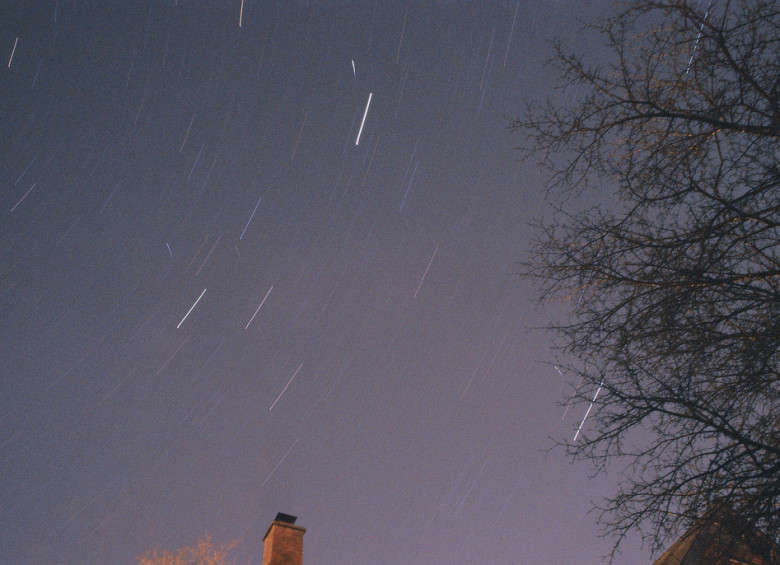 Imagen de una lluvia de meteoros líridas. Foto Phillip Chee