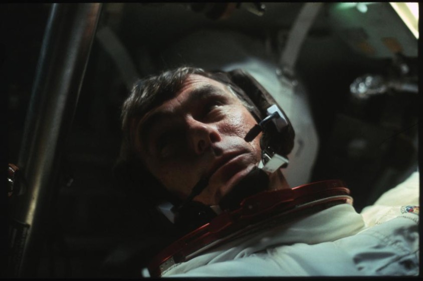 El astronauta Gene Cernan en el módulo de comando durante la ida a la Luna durante la misión Apolo 17 en diciembre de 1972. FOTO Nasa / Reuters