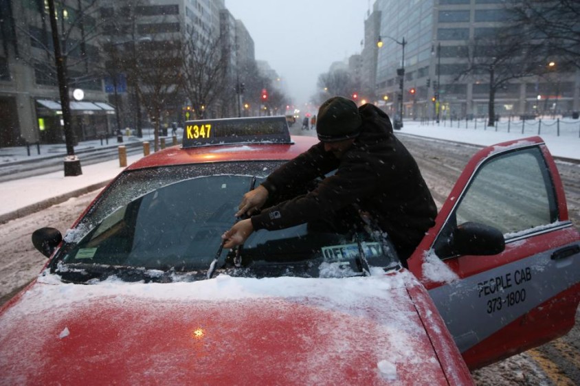 La tormenta, que comenzó a afectar Washington a las 13:00 hora local se prevé dure hasta el domingo por la noche. FOTO Reuters