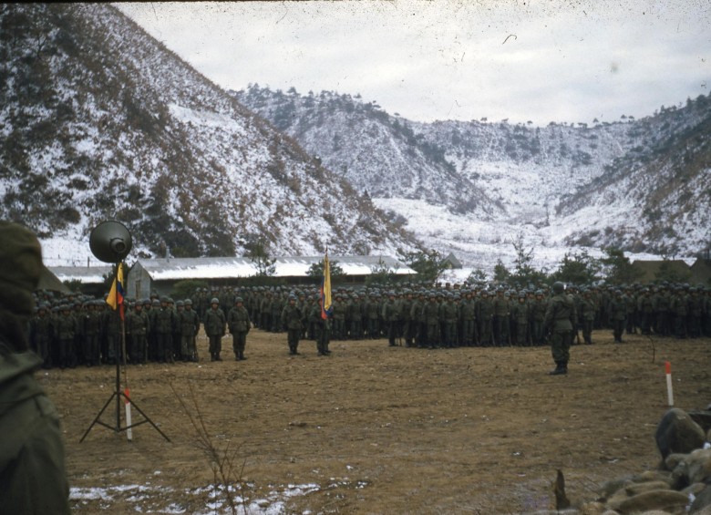 Integrantes del Batallón Colombia durante una parada militar en Corea del Sur