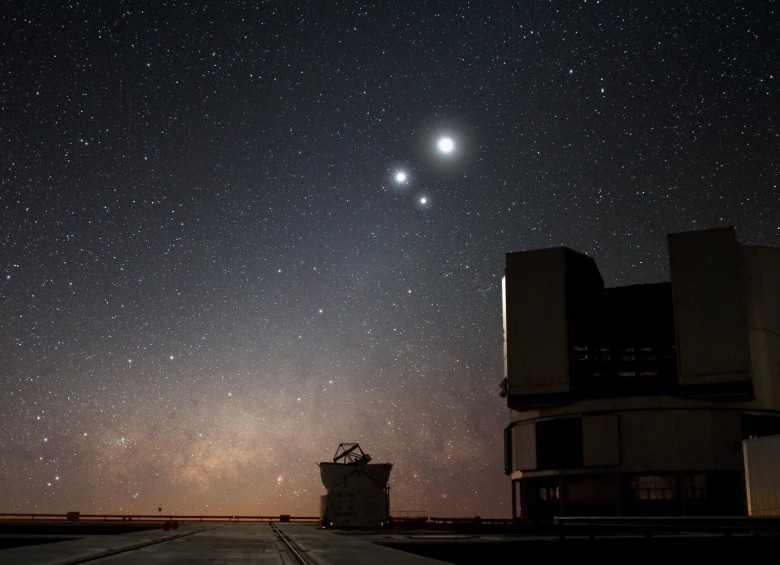 En la conjunción, los planetas en el mismo lado del cielo. Imagen de pasado evento. FOTO ESO