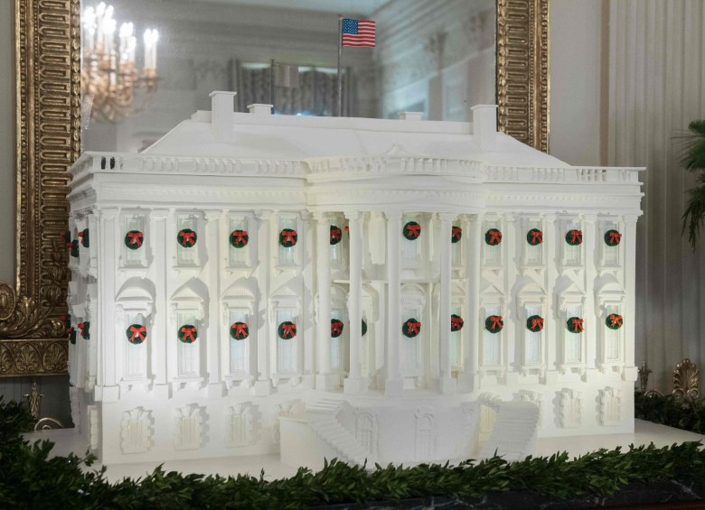 Uno de los principales atractivos es una réplica de la Casa Blanca de 136 kilos, hecha de jengibre, masa de azúcar, chocolate y glaseado. Avisaron que no es comestible. FOTO AFP