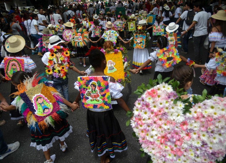 Agregó que este desfile es fundamental para mantener “viva” esta práctica que nació en las montañas del departamento de Antioquia, en el noroeste del país. FOTO AFP