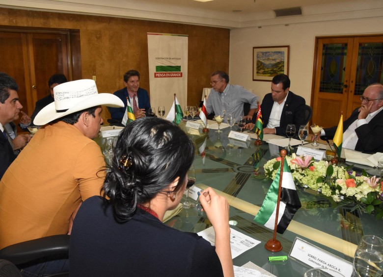 La reunión de los mandatarios departamentales se realizó ayer en la sede de la Gobernación de Antioquia. FOTO Cortesía