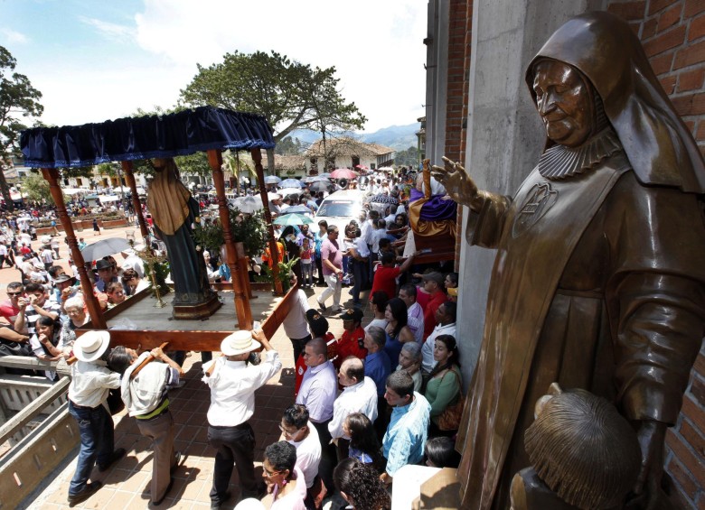 Visitantes en Jericó durante Semana Santa tras la canonización de la Madre Laura. Foto Manuel Saldarriaga